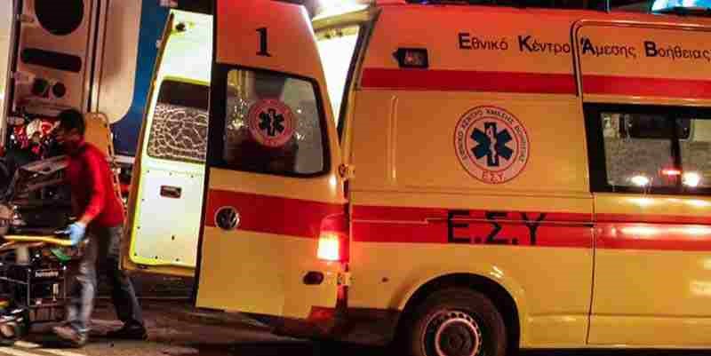 Αυτοκίνητο έπεσε σε στάση λεωφορείου στην Παλλήνη